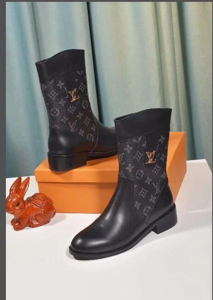 new luxury women boots, pointed a thick v brand thigh high boots ventilation elastic 35 to 40 with a box in the knee boots, Black
new luxury women boots, pointed a thick v brand thigh high boots ventilation elastic 35 to 40 with a box in the knee boots, Black