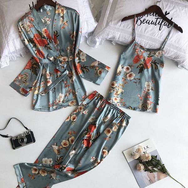 3 pcs printing pijamas women robe sets spaghetti strap+cardigan+full pant set pyjama femme female pajamas sleepwear 922, Black;red
3 pcs printing pijamas women robe sets spaghetti strap+cardigan+full pant set pyjama femme female pajamas sleepwear 922, Black;red