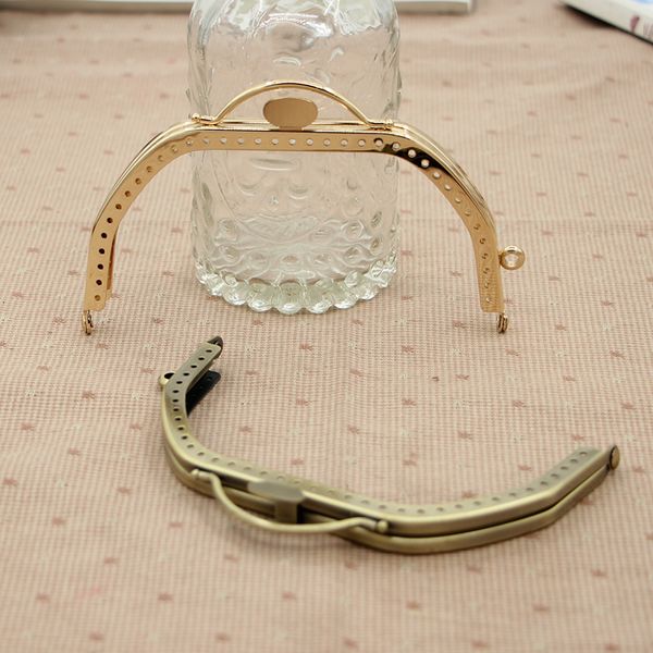 d12.5cm square / arch iron head mouth gold hand fabric art diy luggage and bags relatively export of gold package buckle, Black
d12.5cm square / arch iron head mouth gold hand fabric art diy luggage and bags relatively export of gold package buckle, Black