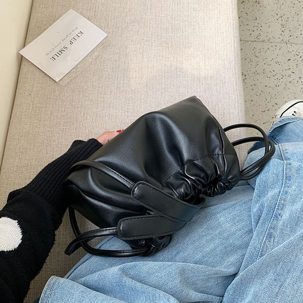 2020 new shoulder bag women's casual fashion korean mini pumping simple bucket bag ladies
2020 new shoulder bag women's casual fashion korean mini pumping simple bucket bag ladies