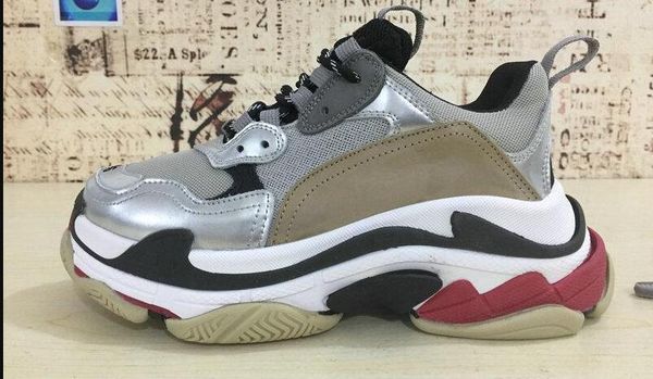 Fashion Paris 17FW Triple-S Sneaker Triple S Casual Luxury Dad Shoes for Men's Women Beige Black Sports Tennis Running Shoe
Fashion Paris 17FW Triple-S Sneaker Triple S Casual Luxury Dad Shoes for Men's Women Beige Black Sports Tennis Running Shoe