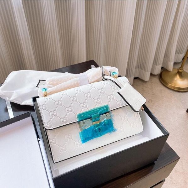 2020 high edition cowhide quality black embossed new chain single shoulder bag double letter embossed senior fabric
2020 high edition cowhide quality black embossed new chain single shoulder bag double letter embossed senior fabric