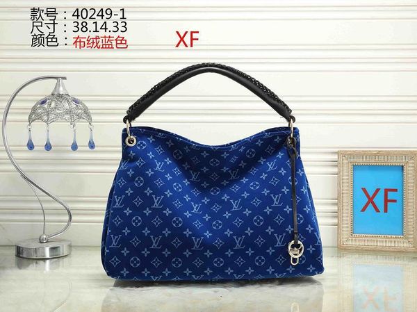 2020 new chain shoulder fashion bag casual fashion bag tassel decoration single shoulder handbag wallets purse dorp ship 78
2020 new chain shoulder fashion bag casual fashion bag tassel decoration single shoulder handbag wallets purse dorp ship 78