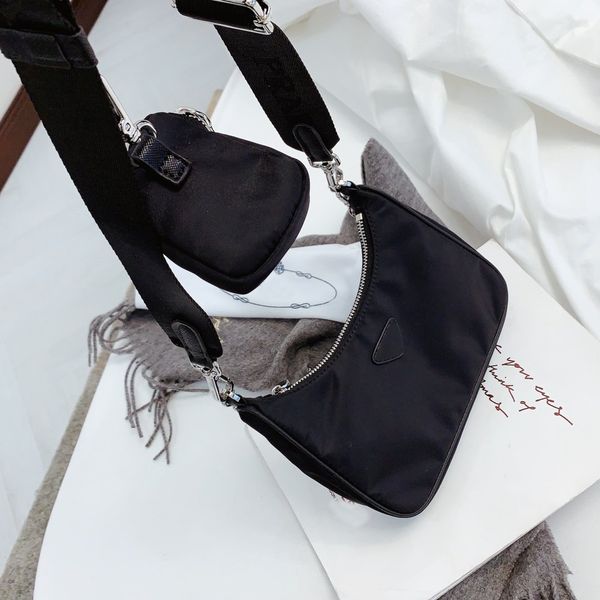 deisigner shoulder bag women chest pack lady tote chainsbrand handbags luxury purse messenger bag designer handbags nylon 2020598k
deisigner shoulder bag women chest pack lady tote chainsbrand handbags luxury purse messenger bag designer handbags nylon 2020598k