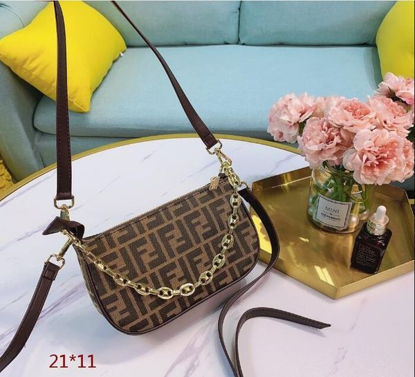 armpit bag, bag strap is very short, can be carried under the arm, also can carry, hand slung. bag: 21 *11cm
armpit bag, bag strap is very short, can be carried under the arm, also can carry, hand slung. bag: 21 *11cm