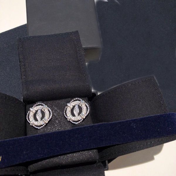 popular fashion brand diamond designer earrings for lady design women party wedding luxury jewelry with for bride with box, Golden;silver
popular fashion brand diamond designer earrings for lady design women party wedding luxury jewelry with for bride with box, Golden;silver