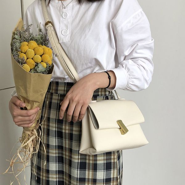 2020 new women's simple fashion ladies shoulder bag korean casual ladies underarm bag
2020 new women's simple fashion ladies shoulder bag korean casual ladies underarm bag