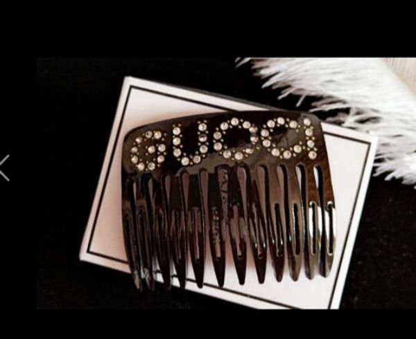 2020 new fashion brand wild elegant rhinestone letter clip hair comb hair accessories spring clip ponytail clip, Golden;silver
2020 new fashion brand wild elegant rhinestone letter clip hair comb hair accessories spring clip ponytail clip, Golden;silver