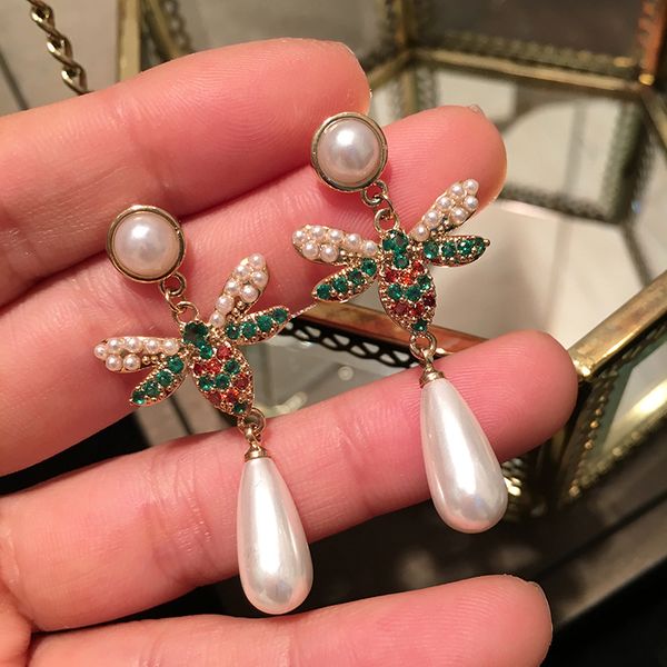 мода ретро gold pearl bee серег 925 серебряные иглы цвет циркон серьги женщины для партии ювелирных изделий, Golden;silver
мода ретро gold pearl bee серег 925 серебряные иглы цвет циркон серьги женщины для партии ювелирных изделий, Golden;silver