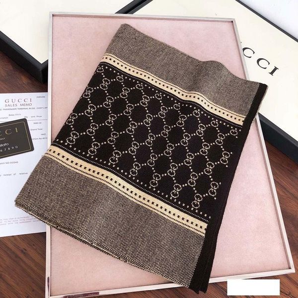 autumn and winter new scarf boutique fashion brand men's and women's knitted wool scarf, warm scarf 2019 brand scarf without b, Blue;gray
autumn and winter new scarf boutique fashion brand men's and women's knitted wool scarf, warm scarf 2019 brand scarf without b, Blue;gray