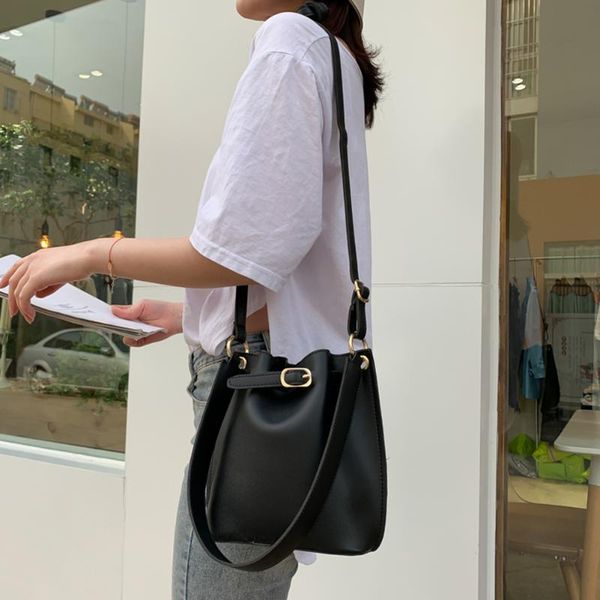 ladies hand crossbody pu leather drawstring bags for women handbags women pu leather shoulder bag
ladies hand crossbody pu leather drawstring bags for women handbags women pu leather shoulder bag