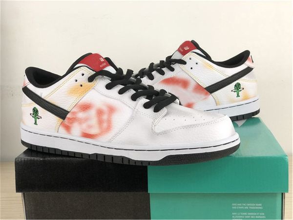 authentic sb dunk low raygun tie-dye black white orange flash running shoes man women bq6832-001 bq6832-101 alien sneakers with box
authentic sb dunk low raygun tie-dye black white orange flash running shoes man women bq6832-001 bq6832-101 alien sneakers with box