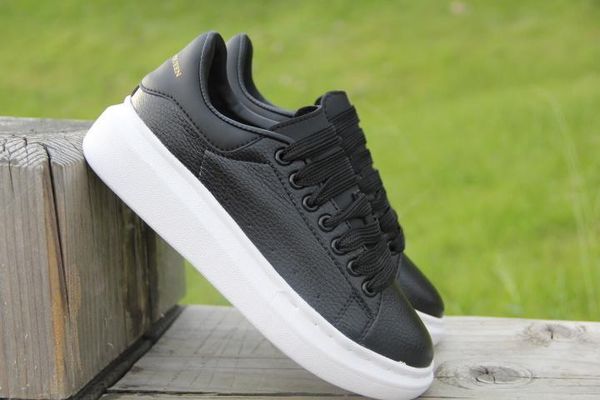 2019 designer shoes fashion luxury women men's leather lace up platform oversized sole sneakers 3m reflective white black casual shoes
2019 designer shoes fashion luxury women men's leather lace up platform oversized sole sneakers 3m reflective white black casual shoes