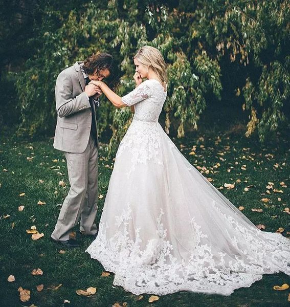 Lace Ball Gown Modest Wedding Dresses With Sleeves 2019 Puffy Princess Wedding Gowns Vintage Country Western Bridal Wedding Dress Buttons
Lace Ball Gown Modest Wedding Dresses With Sleeves 2019 Puffy Princess Wedding Gowns Vintage Country Western Bridal Wedding Dress Buttons