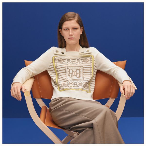 2019 autumn and winter 100% cashmere fashion button decoration square collar geometric patterns long sleeve knitted sweaters, White;black
2019 autumn and winter 100% cashmere fashion button decoration square collar geometric patterns long sleeve knitted sweaters, White;black