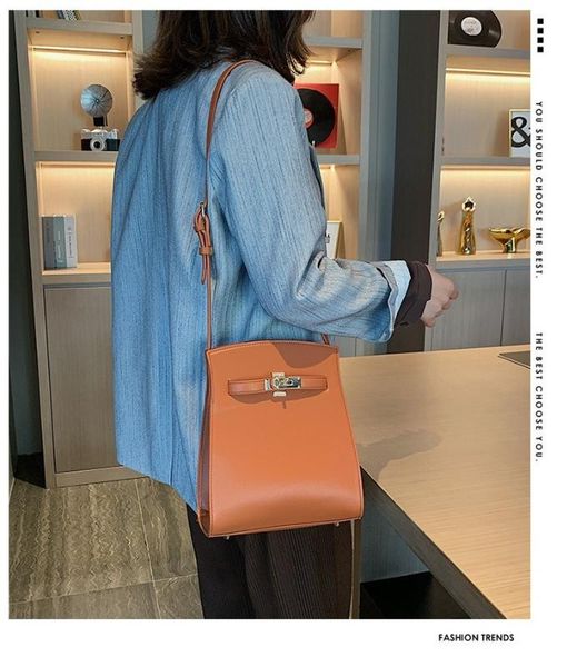 2019 new ladies shoulder bags pu women's bags fashion women's high texture simple messenger hand
2019 new ladies shoulder bags pu women's bags fashion women's high texture simple messenger hand