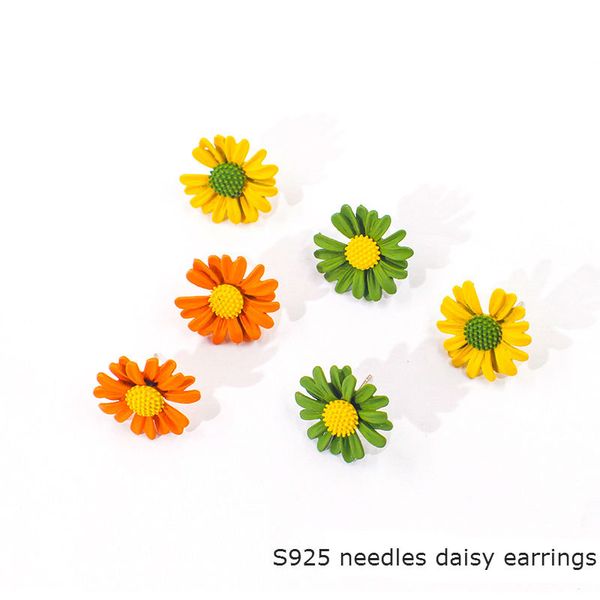 s925 silver needle japanese and korean fresh net red little daisy earring simple girl sweet ins wind flower earring earring, Golden;silver
s925 silver needle japanese and korean fresh net red little daisy earring simple girl sweet ins wind flower earring earring, Golden;silver