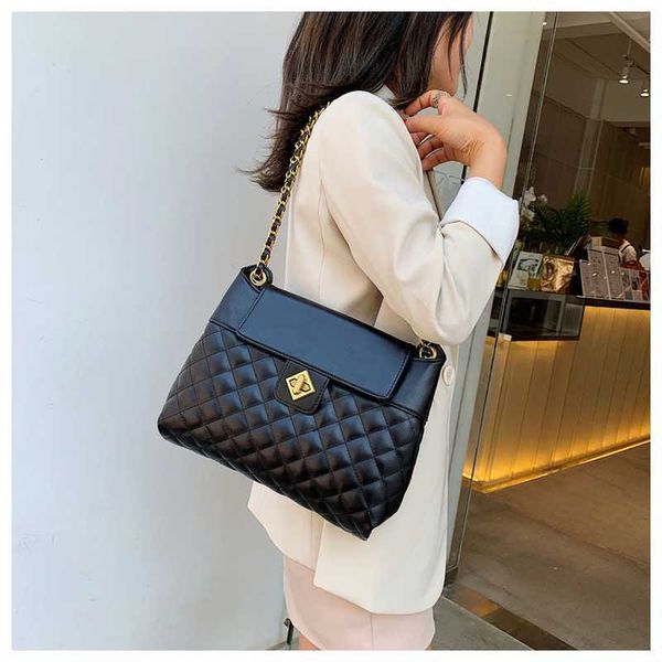 large plaid women shoulder bag lock square handbag female 2019 summer new girl chain crossbody bag messenger
large plaid women shoulder bag lock square handbag female 2019 summer new girl chain crossbody bag messenger