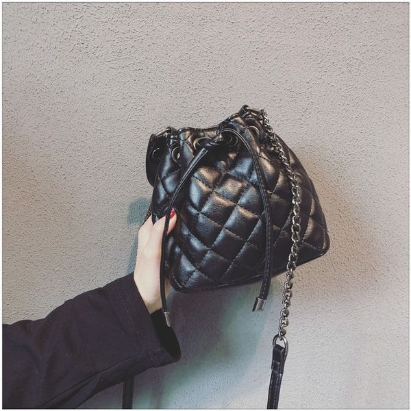 2020 new shoulder bag women's casual fashion korean lingge bag simple chain portable crossbody
2020 new shoulder bag women's casual fashion korean lingge bag simple chain portable crossbody