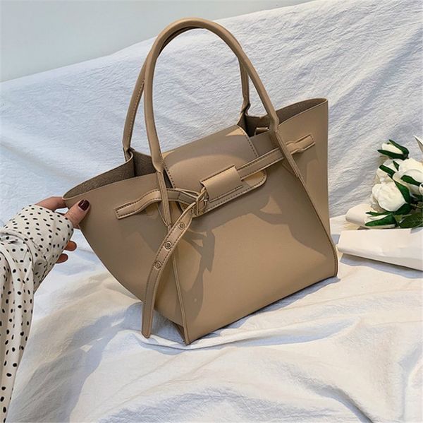 new wing bag female new fashion handbag simple fashion versatile shoulder bag ph-cfy20060816
new wing bag female new fashion handbag simple fashion versatile shoulder bag ph-cfy20060816