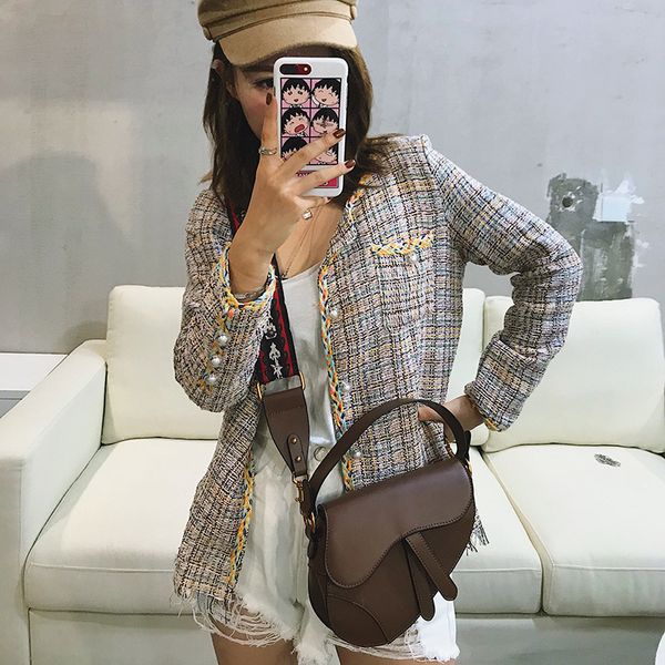 новая мода классический дамы сумки на ремне saddle bag мода металл письмо сумочка стиль потрясающие аксессуары
новая мода классический дамы сумки на ремне saddle bag мода металл письмо сумочка стиль потрясающие аксессуары