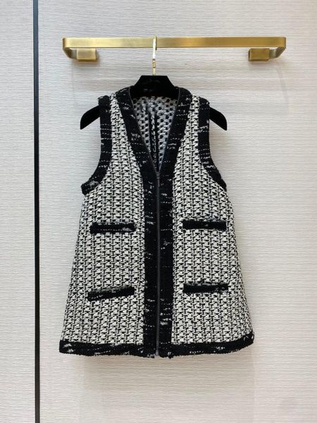 2020 summer luxury women plaid wool vest coat ladies v neck vest gdnz 7.04, Black;white
2020 summer luxury women plaid wool vest coat ladies v neck vest gdnz 7.04, Black;white