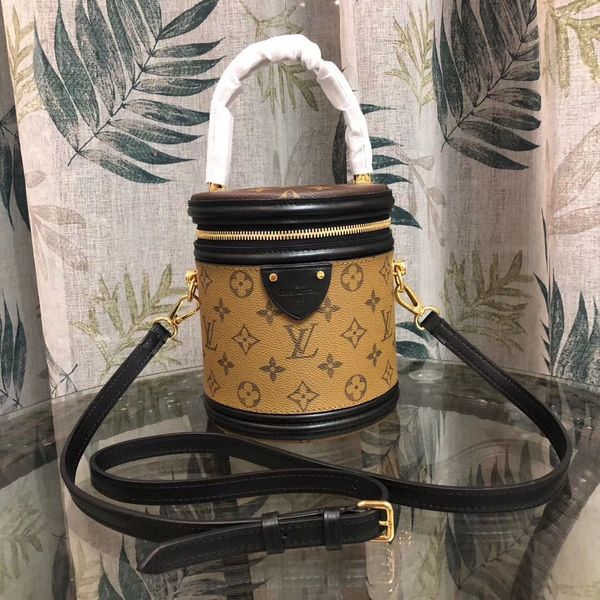 классическая женская сумка на одно плечо high-end custom quality cover bag модный стиль золотые металлические аксессуары со съемным 1 длинны
классическая женская сумка на одно плечо high-end custom quality cover bag модный стиль золотые металлические аксессуары со съемным 1 длинны
