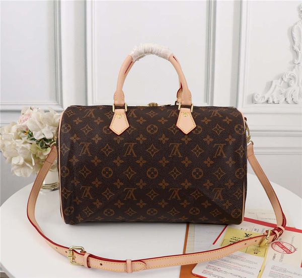 fashion style classic canvas italian import color yellow leather trim edge of the original factory hardware adjustable shoulder strap lo
fashion style classic canvas italian import color yellow leather trim edge of the original factory hardware adjustable shoulder strap lo
