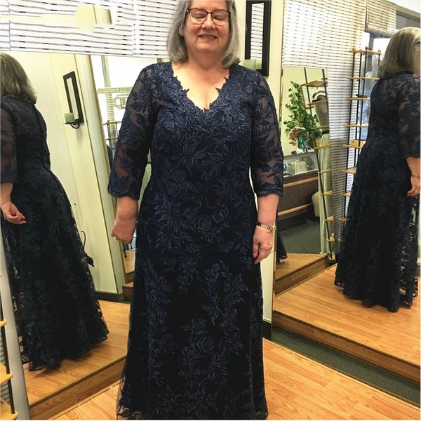 dark navy blue lace wedding party mother of the bride dress plus size long sleeve v neck formal occasion evening prom party gowns, Black;red
dark navy blue lace wedding party mother of the bride dress plus size long sleeve v neck formal occasion evening prom party gowns, Black;red