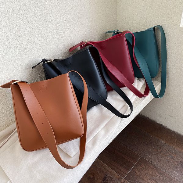 casual large capacity totes designer wide strap buckets bag luxury soft pu leather shoulder crossbody bags lady simply big purse
casual large capacity totes designer wide strap buckets bag luxury soft pu leather shoulder crossbody bags lady simply big purse