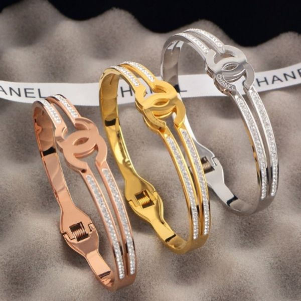 Luxuries Branded Titanium Steel Stud for Women Designer Branded Luxuries Lady bangle Letter bracelet Jewelry
Luxuries Branded Titanium Steel Stud for Women Designer Branded Luxuries Lady bangle Letter bracelet Jewelry