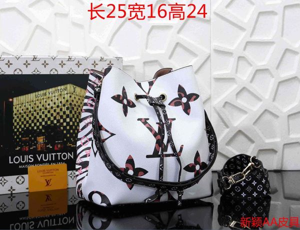 r bag woman designer handbag shoulder bag cross body bag tote bags with bamboo 2018 new handbags wallets drop shipping tag a19
r bag woman designer handbag shoulder bag cross body bag tote bags with bamboo 2018 new handbags wallets drop shipping tag a19