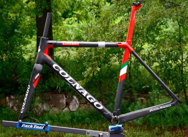 2019 Colnago C64 ОАЭ команда Frameset PKEM велосипед дорожная рама углерода велосипедная рама
2019 Colnago C64 ОАЭ команда Frameset PKEM велосипед дорожная рама углерода велосипедная рама