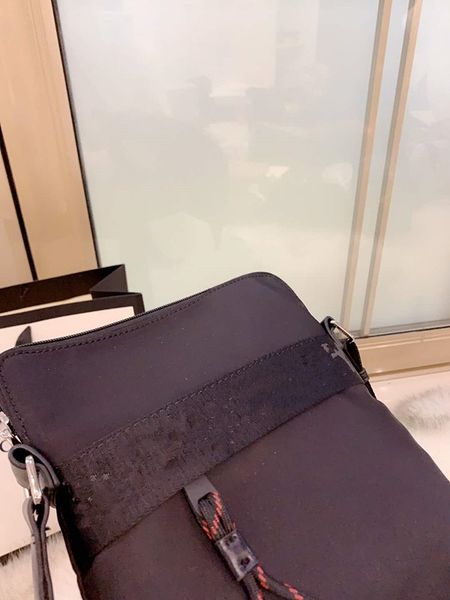 black nylon fabric 2020 new male oblique bag, waterproof canvas men's bags leisure men's singles carrying a shoulder the designer
black nylon fabric 2020 new male oblique bag, waterproof canvas men's bags leisure men's singles carrying a shoulder the designer