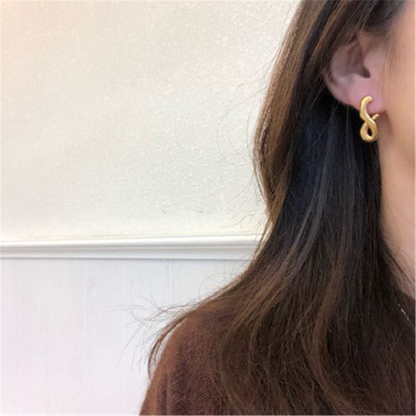 2020 new fashion simple 925 silver golden geometric metal stud earrings for women girls party jewelry, Golden;silver
2020 new fashion simple 925 silver golden geometric metal stud earrings for women girls party jewelry, Golden;silver