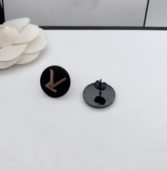 2020.new style fashion brands designers women earrings real ps earring luxury l letter design earrings stud jewelry size:1.8*1.8cm9735, Golden;silver
2020.new style fashion brands designers women earrings real ps earring luxury l letter design earrings stud jewelry size:1.8*1.8cm9735, Golden;silver