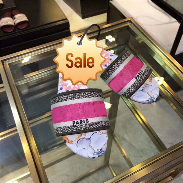 with boxslippers summer luxury woman beach alphabet slippers designer rough sandals knitted cloth embroidery woman shoes, Black
with boxslippers summer luxury woman beach alphabet slippers designer rough sandals knitted cloth embroidery woman shoes, Black