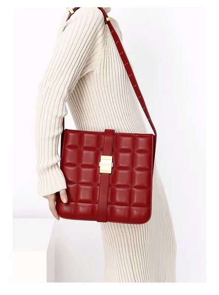 2019 new type of christmas bag the annual red festive shoulder oblique package women large capacity diamond lattice handbags
2019 new type of christmas bag the annual red festive shoulder oblique package women large capacity diamond lattice handbags