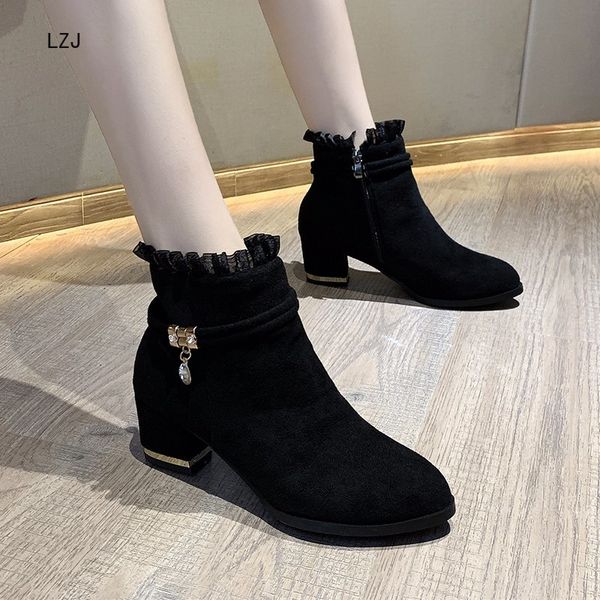 lzj elastic ankle boots ladies round head boots square high heels ladies fashion lace new 2020 35-40 botas mujer invierno, Black
lzj elastic ankle boots ladies round head boots square high heels ladies fashion lace new 2020 35-40 botas mujer invierno, Black