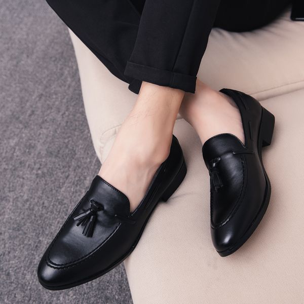 british wind 2019 new autumn and winter light fashion round head comfortable trend wear-resistant anti-skid loafers, Black
british wind 2019 new autumn and winter light fashion round head comfortable trend wear-resistant anti-skid loafers, Black