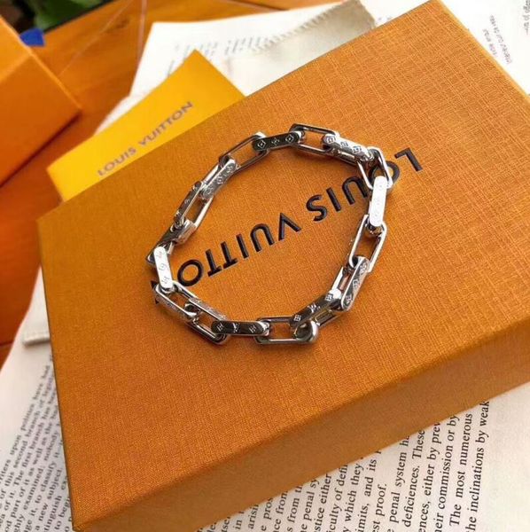 New brand de igner bracelet for women ladie titanium teel fa hion bracelet for women and men guccy jewelry gift bracelet
New brand de igner bracelet for women ladie titanium teel fa hion bracelet for women and men guccy jewelry gift bracelet