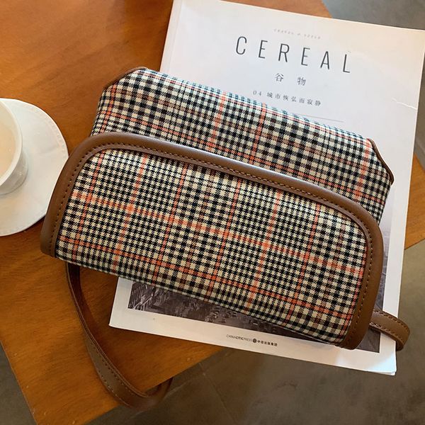 2019 korean version of the new female bag retro lattice shoulder bag messenger student waist small square
2019 korean version of the new female bag retro lattice shoulder bag messenger student waist small square