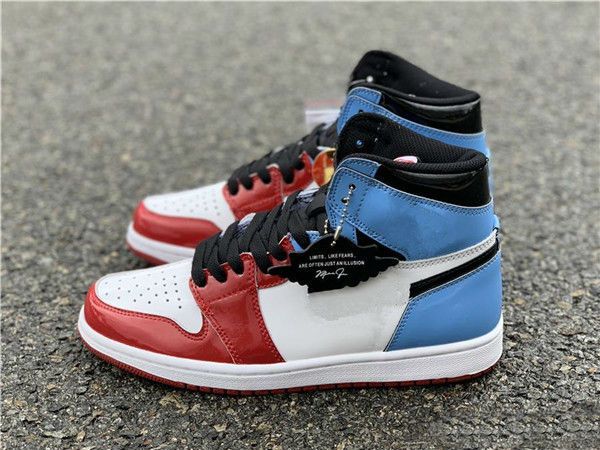 2020 release 1 high og fearless mens basketball shoes white university blue varsity red 1s designer sport sneakers
2020 release 1 high og fearless mens basketball shoes white university blue varsity red 1s designer sport sneakers