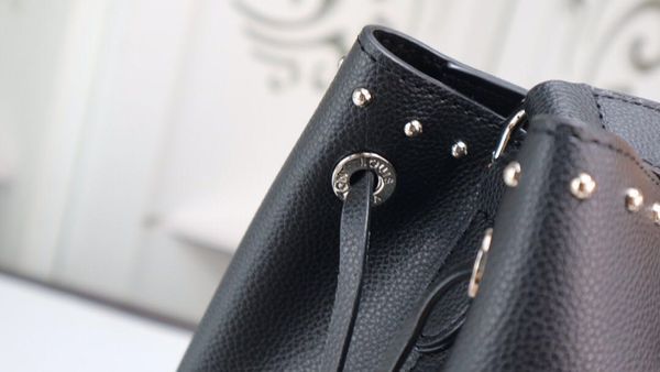 m54082 leather classic fashion handbag card bag zero wallet men's and women's backpacks single shoulder bag m54082
m54082 leather classic fashion handbag card bag zero wallet men's and women's backpacks single shoulder bag m54082