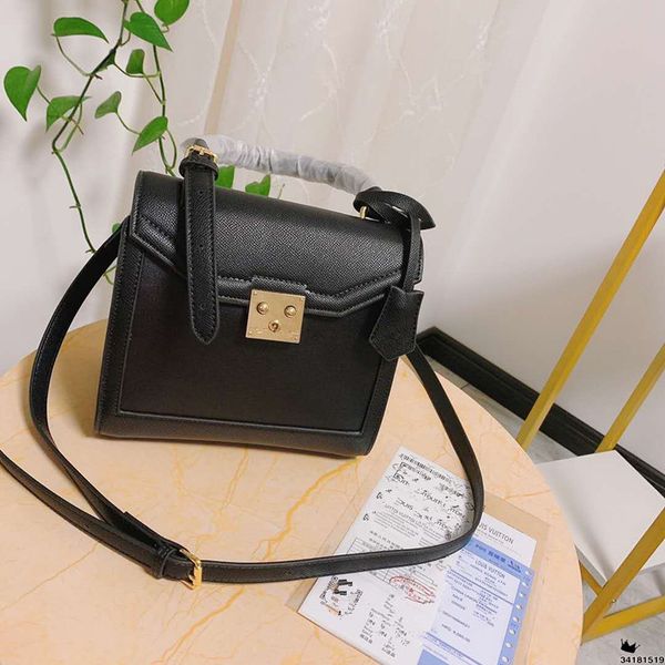 2020 female genuine leather handbag purses girls inclined bucket fashion messenger bags woman bag one shoulder women the designer handbags
2020 female genuine leather handbag purses girls inclined bucket fashion messenger bags woman bag one shoulder women the designer handbags
