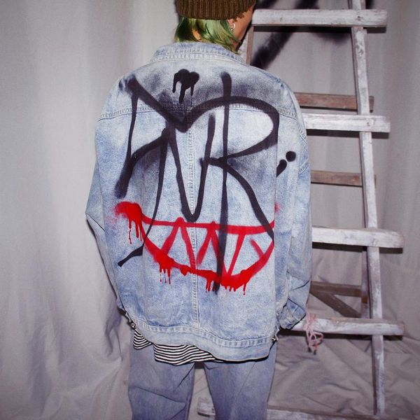 plus size graffiti letter print loose denim jacket coat men`s windbreaker japanese streetwear hip hop punk gothic jean woman top, Black;brown
plus size graffiti letter print loose denim jacket coat men`s windbreaker japanese streetwear hip hop punk gothic jean woman top, Black;brown