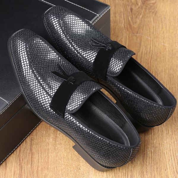 2020 luxury wedding party tassel leather shoes designer leather casual flat loafers man night club shoes plus size 38-48, Black
2020 luxury wedding party tassel leather shoes designer leather casual flat loafers man night club shoes plus size 38-48, Black