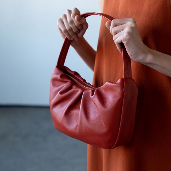 2020 new women folds shoulder bag stylish personality handbag soft leather underarm package pouch evening party clutch purse
2020 new women folds shoulder bag stylish personality handbag soft leather underarm package pouch evening party clutch purse