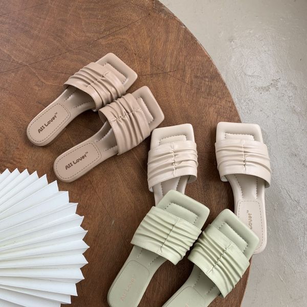 2020 summer slippers slides women summer sandals slip on outdoor slipper elegant pleated shoes women slippers mujer, Black
2020 summer slippers slides women summer sandals slip on outdoor slipper elegant pleated shoes women slippers mujer, Black