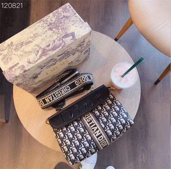 2019 new designer crossbody bag women mini shoulder bag genuine leather clutch woc casual purse wallets chain pochette colors inner with box
2019 new designer crossbody bag women mini shoulder bag genuine leather clutch woc casual purse wallets chain pochette colors inner with box